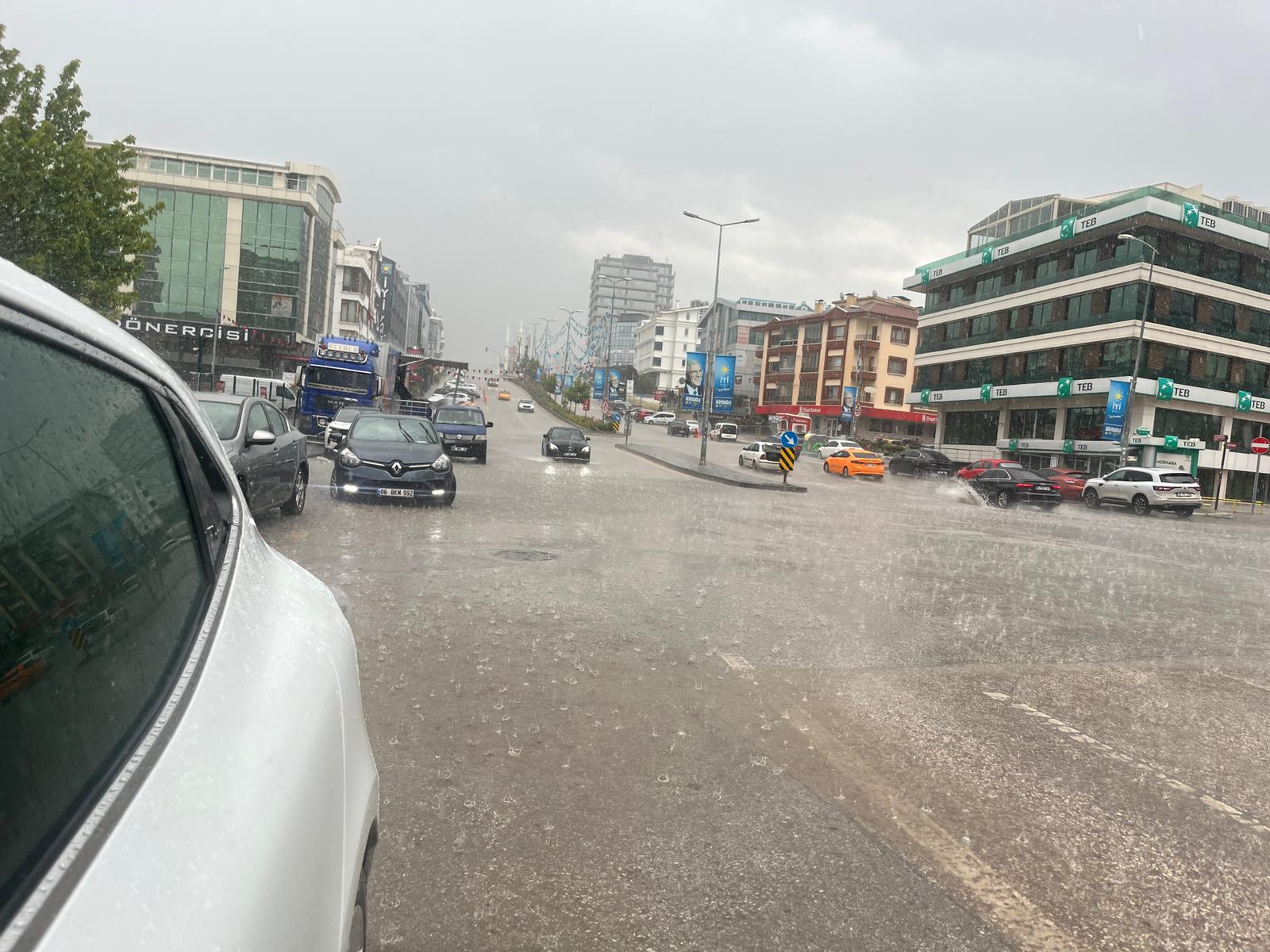 Ankara'da dolu ve sağanak hayatı olumsuz etkiledi / Ek fotoğr