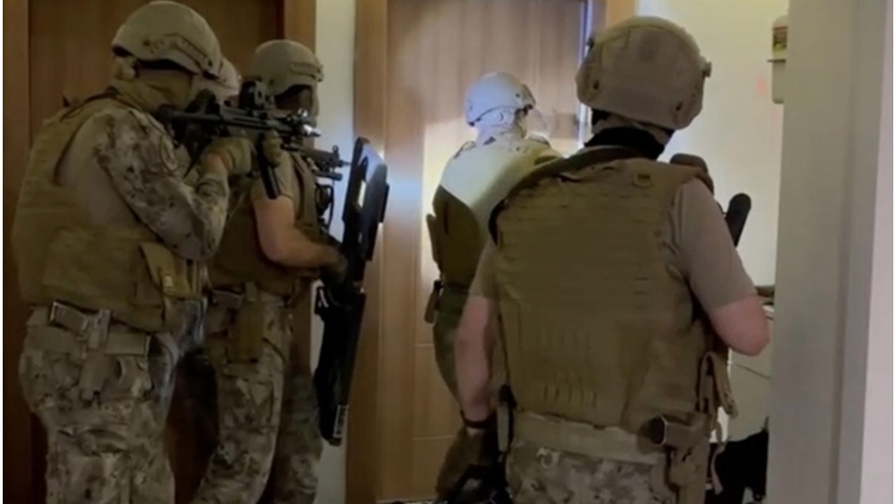 NATO Zirvesi öncesi 225 gözaltı!