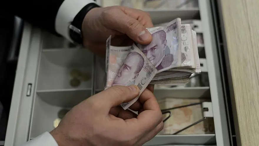 ÇOK ZOR DURUMDAKİ MÜKELLEFLERE KOLAYLIK Tecil edilen borçlara ilişkin taksit sayısı; çok zor durum hali, alacağın türü ve borçlunun hukuki statüsü dikkate alınarak belirlenecek. Borçluların çok zor durum hallerinin tespitine halinde, tebliğin yayımı tarih