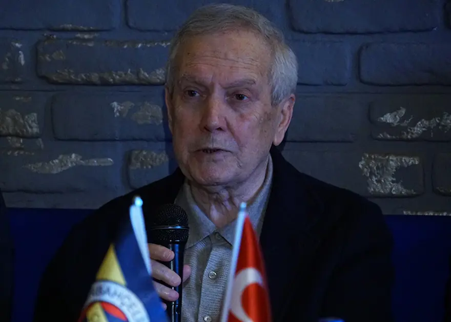 "HENÜZ ANLAŞMAYA VARILMADI" Fenerbahçe Başkanı Aziz Yıldırım'ın açıklamasında henüz herhangi bir teknik direktör ile anlaşmaya varılmadığı ifade edildi. Sarı-lacivertlilerden yapılan bildiride şu ifadeler yer aldı: