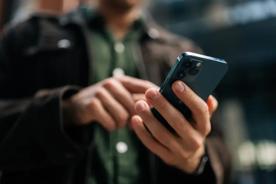 İşletmeciler, 3 ayda bir tüm abonelerinin aktifliği kontrol edecek. Gerçek kişi abone ve kurumsal abone yetkilisinin; TC kimlik numarası İçişleri Bakanlığı Kimlik Paylaşımı Sistemi üzerinden teyit edilecek. ⁠Kurumsal abonelerin tüzel kişiliğini sona erip 