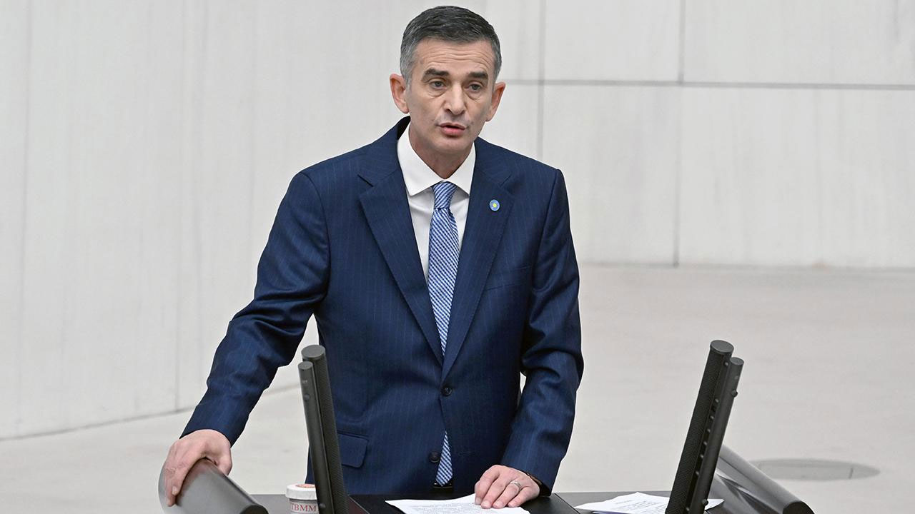 Milletvekili Ümit Dikbayır CHP'den istifa etti