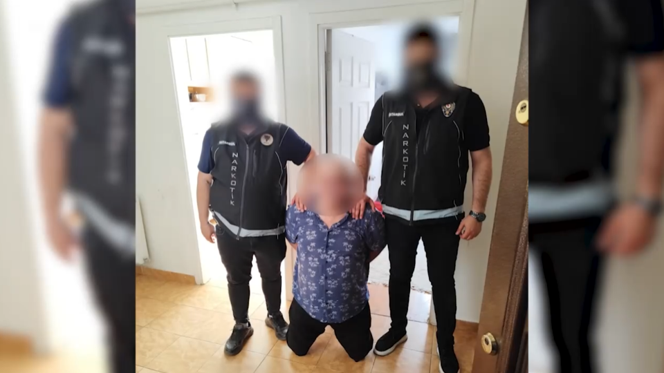 İnterpol'ün aradığı Moğol barona ters kelepçe! M ve G tahditli çıktı