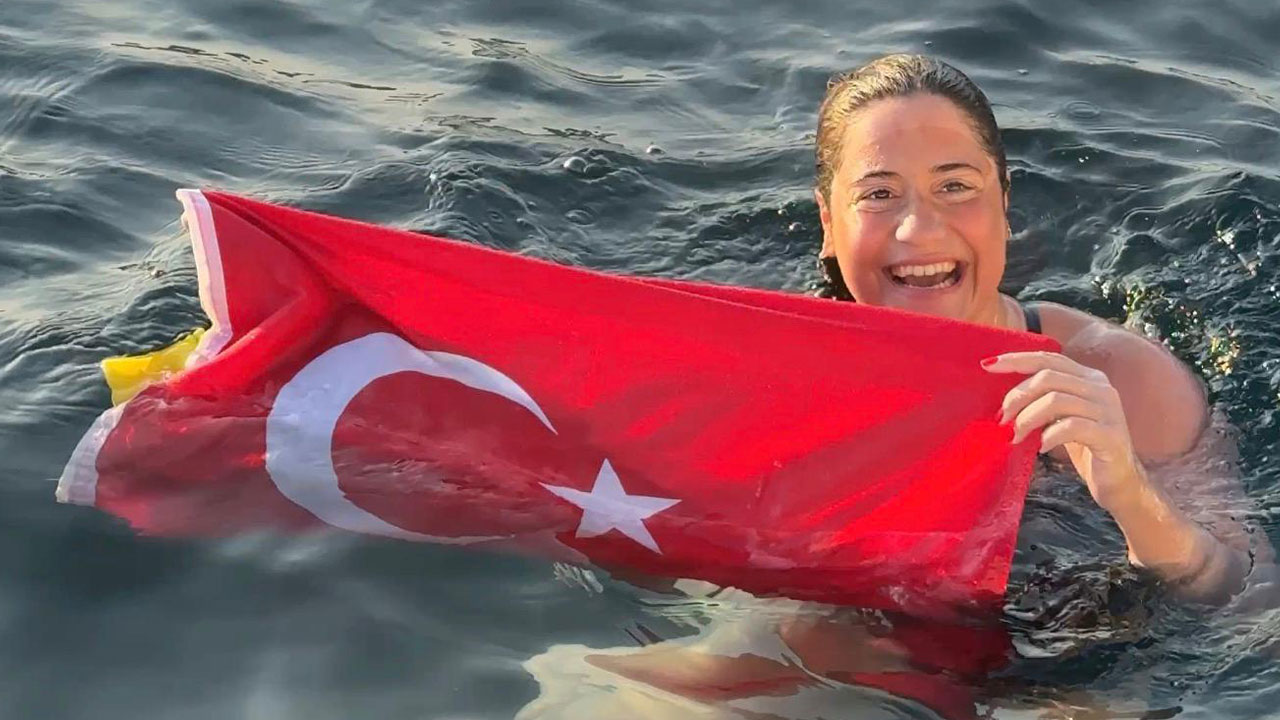 Aysu Türkoğlu'ndan tarihi başarı! Tsugaru Kanalı'nı yüzerek geçti