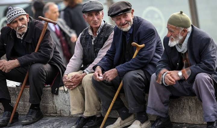 En düşük emekli aylığı komisyonda!