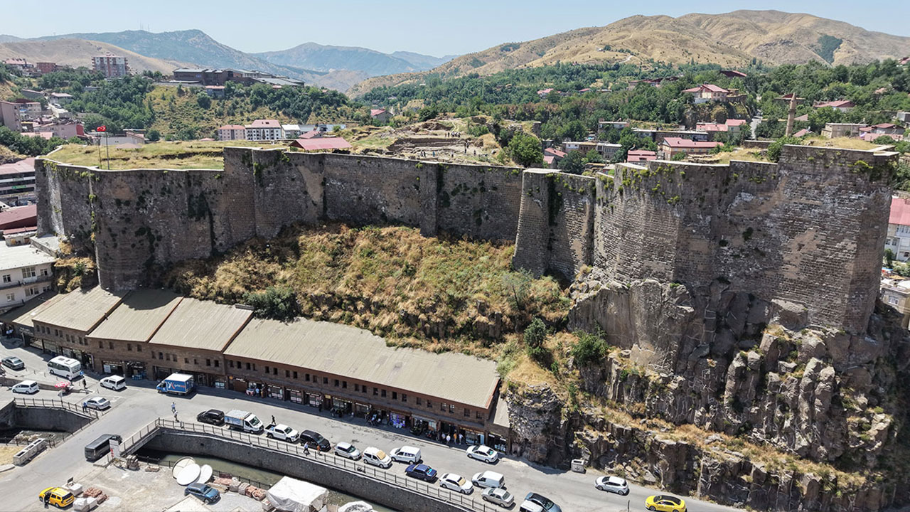 Bitlis Kalesi'nden tarih fışkırdı! Osmanlı dönemine ait çok sayıda yapı gün yüzüne çıktı