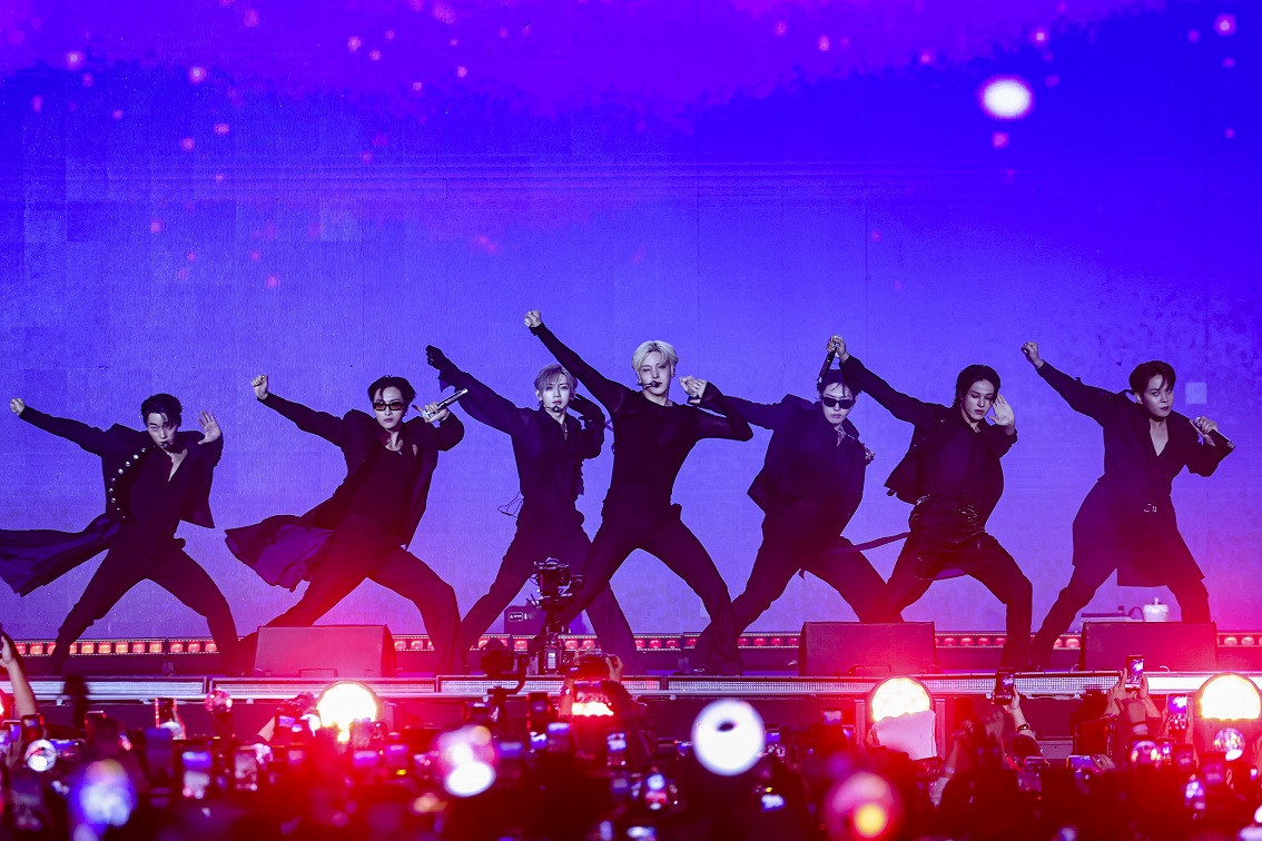 K-Pop Günleri, 15 Ağustos’ta Sunmi ve MONSTA X konserleriyle devam edecek. İstanbul Festivali 16 Ağustos’ta Hadise ve Argy’nin aynı gecede sahne alacağı kapanış programıyla beşinci yılını tamamlayacak.  Mimar Sinan'ın taşıyıcı sistem anlayışı ve kemer geometrisinden ilham alınarak tasarlanan İstanbul Festivali sahnesi, yaklaşık 70 metre genişliği ve 28 metre yüksekliği, 1.300 metrekare LED ekran yüzeyi, 800 hareketli aydınlatma armatürü ve 176 kutudan oluşan line-array ses sistemiyle uluslararası konser standartlarında etkileyici bir görsel ve işitsel deneyim sunuyor.