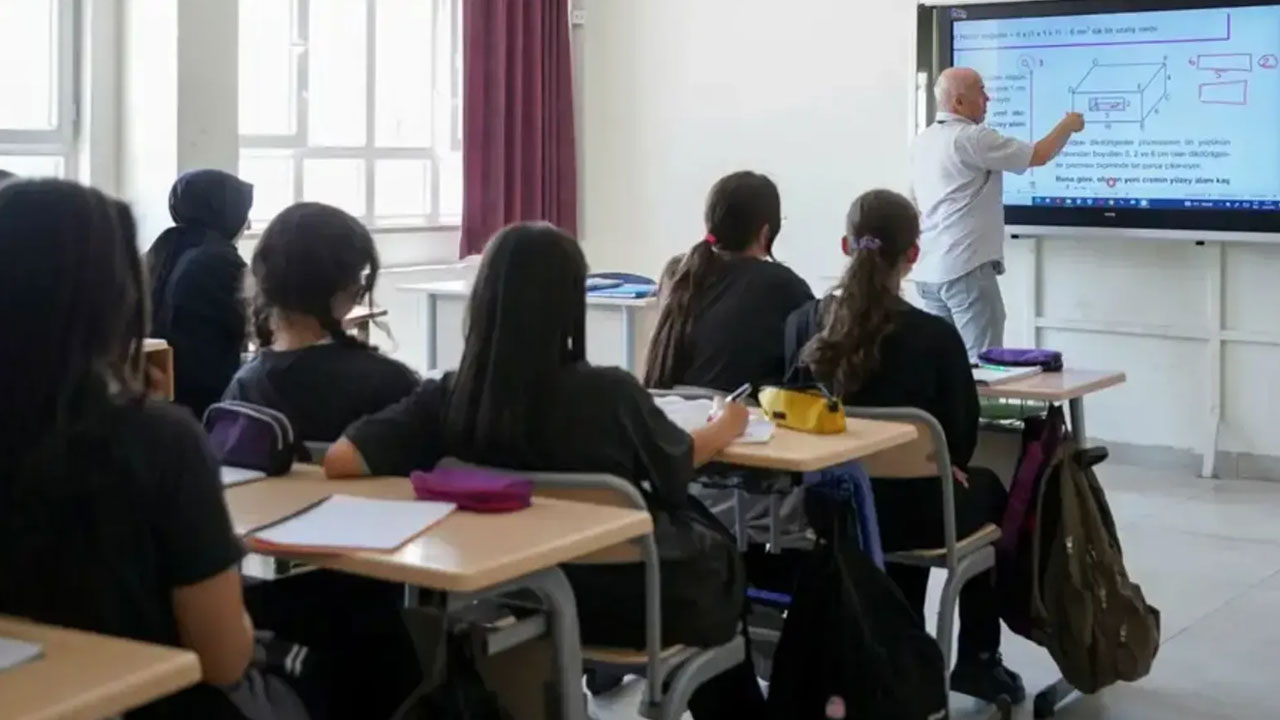 MEB'in yeni yönetmeliği yayımlandı! Okullarda kurallar sil baştan