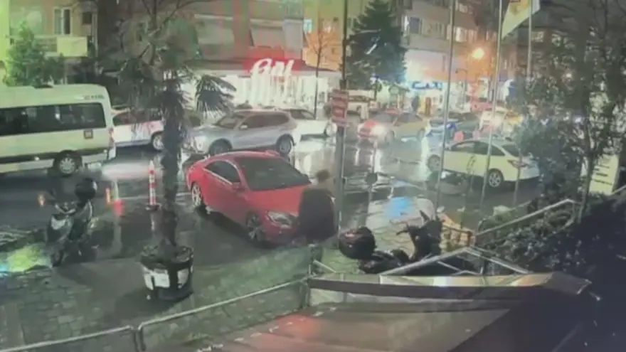Fotoğraflardaki kişinin kulak, yüz ve burun yapısının şüphelinin eşkaliyle uyumlu olduğu kaydedildi. 