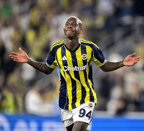 Brezilya basınından Pablo Oliviera'nın haberine göre; Birleşik Arap Emirlikleri Ligi ekiplerinden Al-Jazira, Fenerbahçe forması giyen Anderson Talisca'yı kadrosuna katmak istiyor.