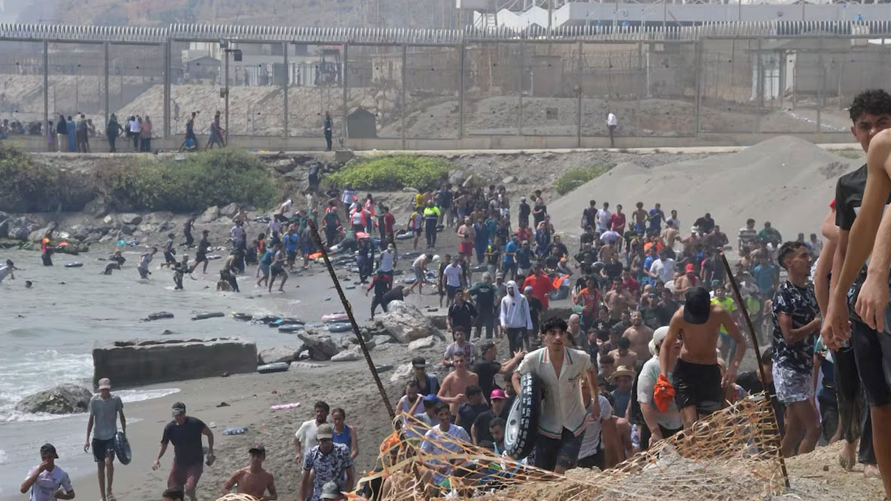 Ceuta alarmı! 49 bin göçmen denizi aşarak İspanya'ya girdi, ordu sahaya indi