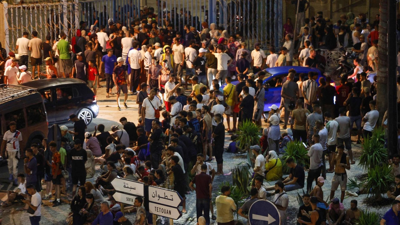 Ceuta alarmı! 49 bin göçmen denizi aşarak İspanya'ya girdi, ordu sahaya indi
