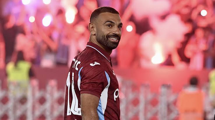 Aktarılan verilere göre ilk üç sıradaki futbolcuların yıllık toplam kazancı 501 milyon Euro'ya ulaştı.