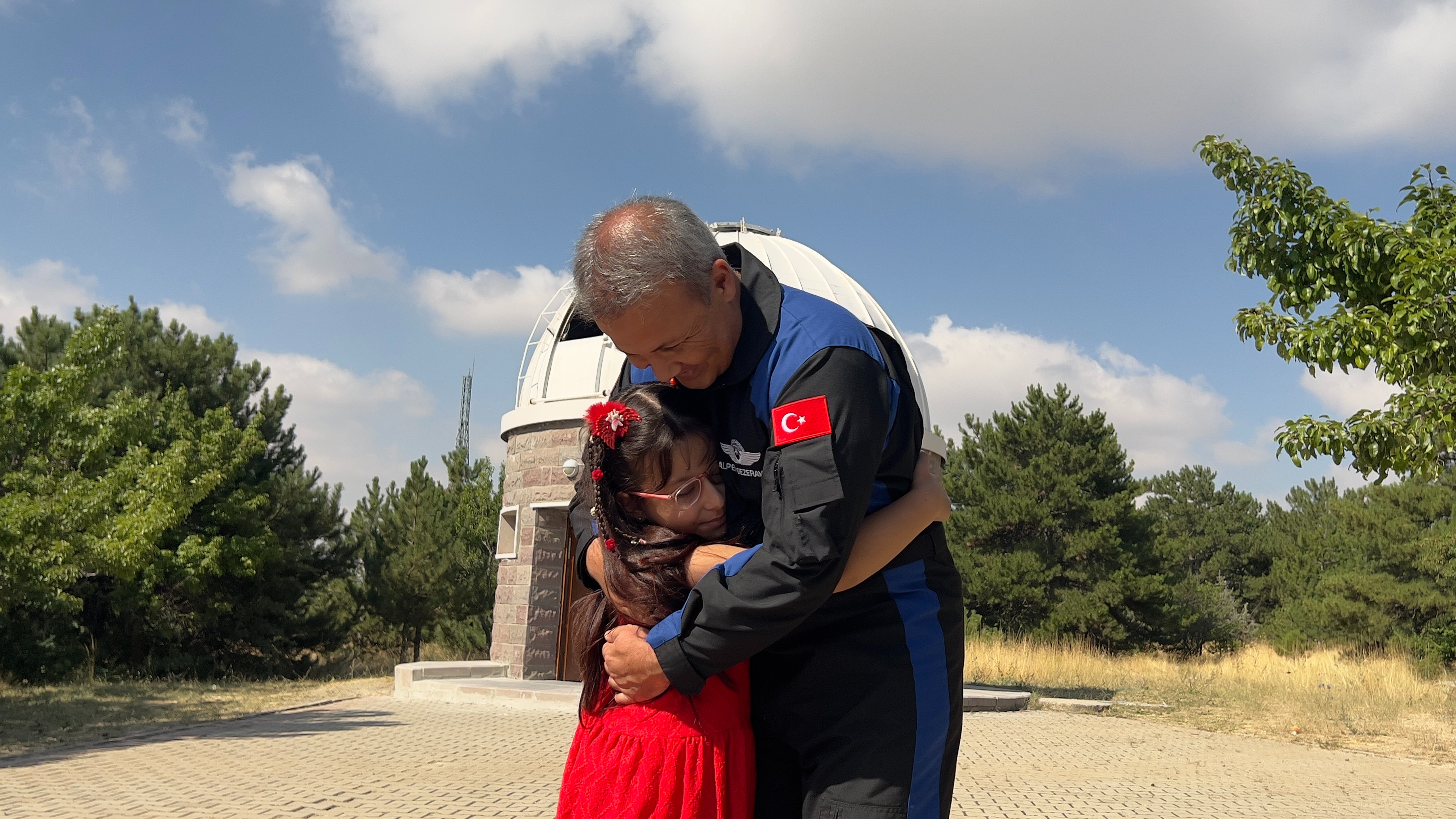 Ankara Üniversitesi Tıp Fakültesi Cebeci Çocuk Hastanesi’nde kronik böbrek yetmezliği nedeniyle 10 yıldır tedavi gören Fatma Zehra Kıraç’ın Ay'ı gözlemleme hayali üniversiteye bağlı Astronomi ve Uzay Bilimleri Araştırma ve Uygulama Merkezi Kreiken Rasathanesi’nde bir hafta önce gerçek oldu. 