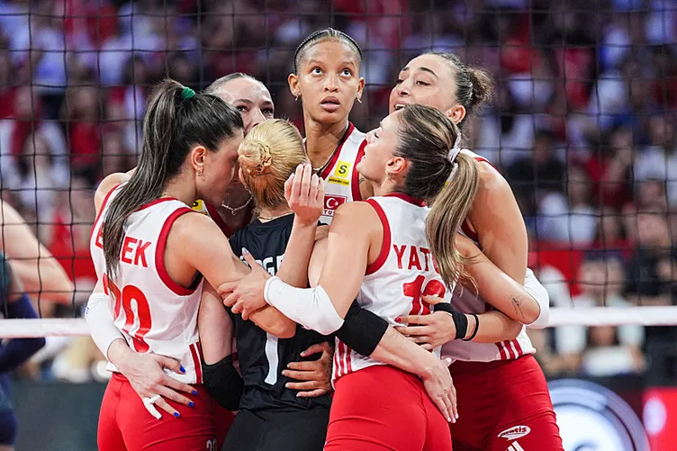Il Mattino: "Hayal kırıklığı yaşayan İtalya, Velasco'nun öğrencileri Türkiye'ye takıldı: Beş sette mağlubiyet, şampiyonluk kaçtı."