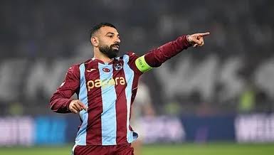 Cristiano Ronaldo, Lionel Messi ve Kylian Mbappe gibi isimlerin bulunduğu sıralamada Muhammed Salah, 36,8 milyon Euro'luk yıllık geliriyle 10'uncu basamakta yer aldı.