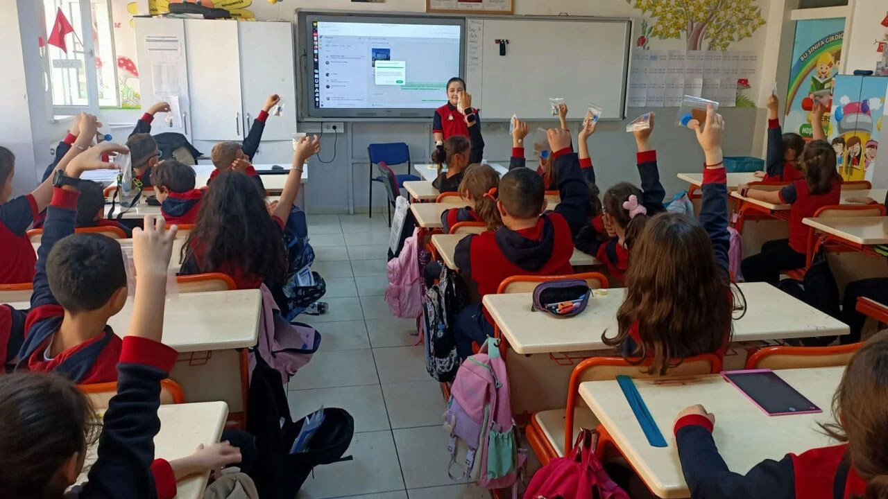 MEB'in yeni yönetmeliği yayımlandı! Okullarda kurallar sil baştan