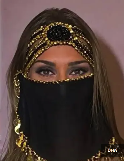 Şüpheli Gündüz, binaya yaklaşırken maktulün balkonda olduğunu gördüğünü, biraz bekledikten sonra zile bastığını, diyafonda kendisini kargocu olarak tanıttı.