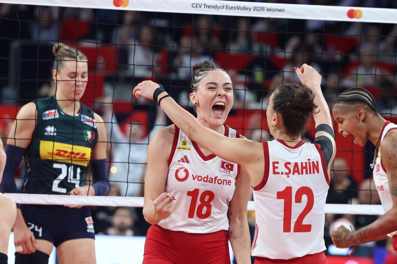 Ülkenin önde gelen spor gazetelerinden La Gazzetta dello Sport'un final maçı haberinde, İtalya'nın Türkiye'ye final setinde boyun eğdiği, iyi başladığı maçı bu şekilde kaybetmenin kabulünün zor olduğu belirtildi.