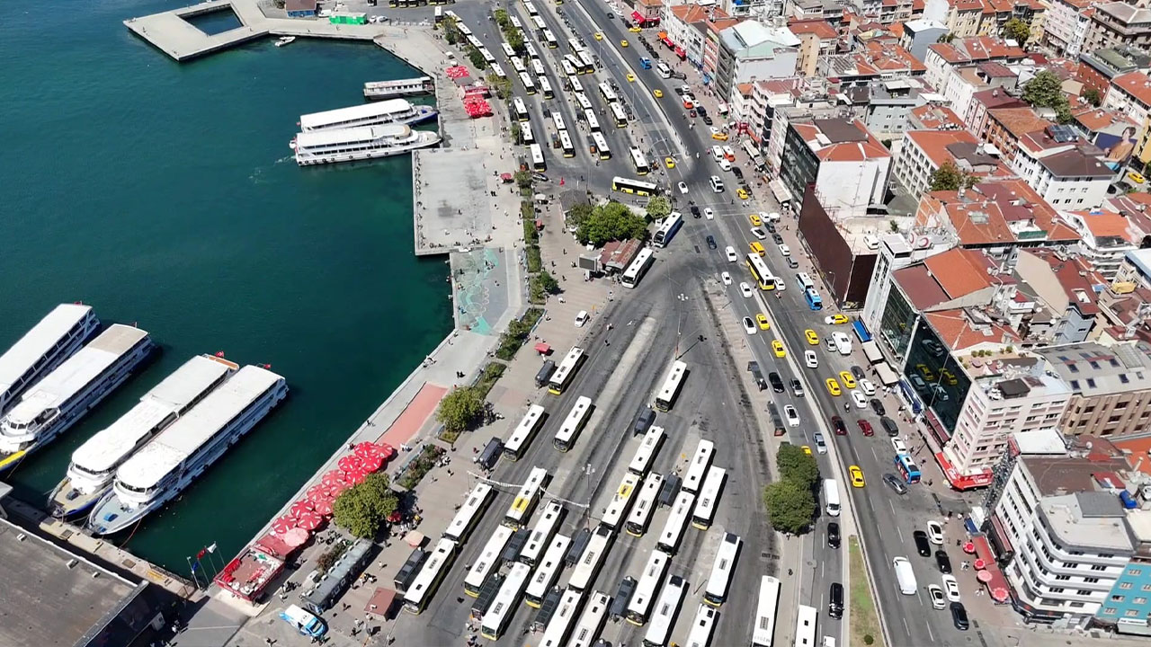 Kadıköy'de ulaşım sil baştan! Rıhtım'daki otobüs peronları kaldırılıyor