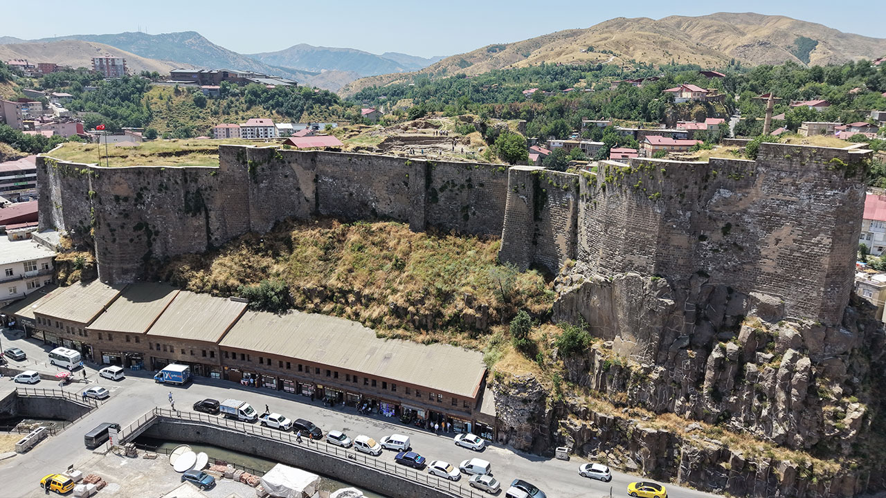 Bitlis Kalesi'nden tarih fışkırdı! Osmanlı dönemine ait çok sayıda yapı gün yüzüne çıktı