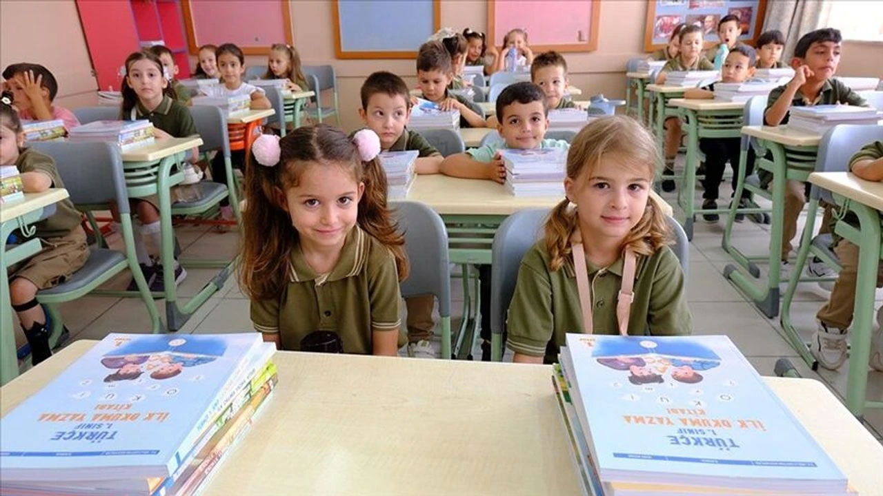 MEB'in yeni yönetmeliği yayımlandı! Okullarda kurallar sil baştan