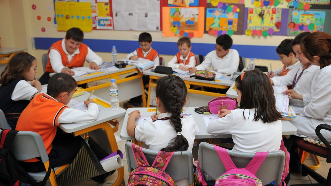 MEB'in yeni yönetmeliği yayımlandı! Okullarda kurallar sil baştan