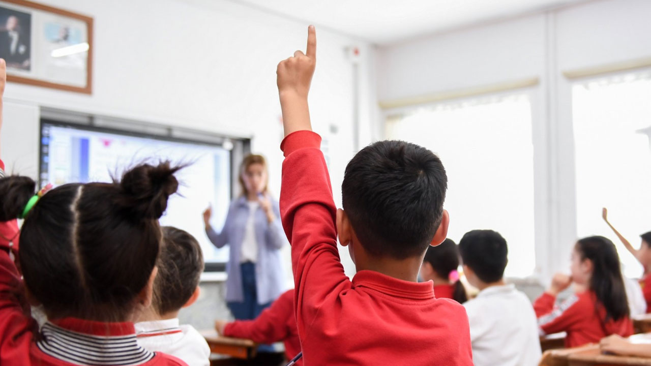 MEB'in yeni yönetmeliği yayımlandı! Okullarda kurallar sil baştan