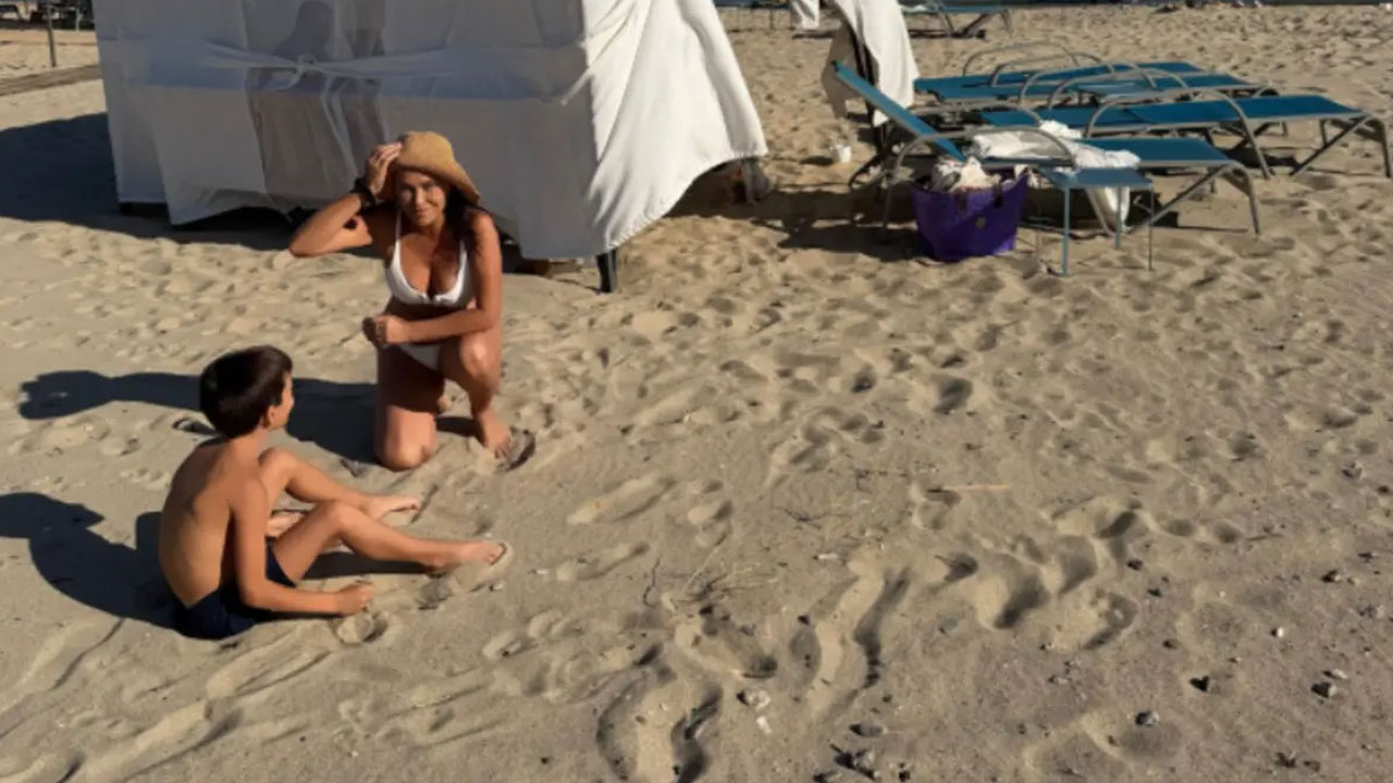 Bikinisiyle poz verdi!