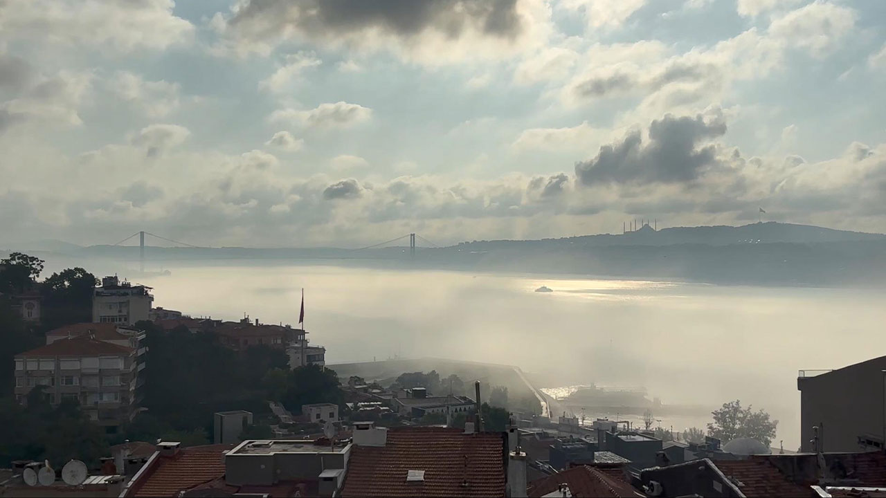 İstanbul Boğazı'na sis engeli! Gemi geçişleri durduruldu