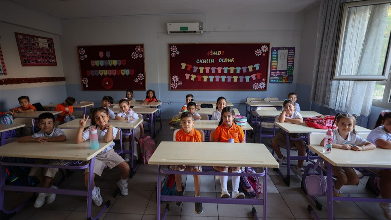 MEB'in yeni yönetmeliği yayımlandı! Okullarda kurallar sil baştan