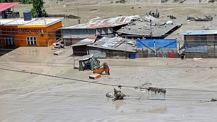  Yetkililer, selin yol açtığı yıkımın boyutunun giderek netleştiğini ve arama kurtarma çalışmalarının devam ettiğini bildirdi.