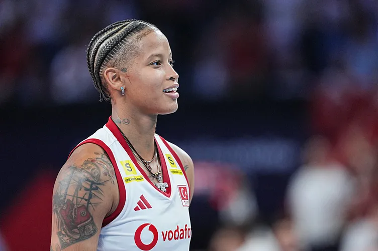 Tuttosport: "Velasco'nun İtalya'sı finalde süper Türkiye'ye teslim oldu. İtalyanlar iki kez öne geçti ancak İstanbul'daki Sinan Erdem Spor Salonu'nu dolduran 17 bin taraftarının desteğini arkasına alan Vargas ve arkadaşları son iki sette sahneye çıktı. Türkiye, İtalya'yı 3-2 mağlup ederek Avrupa'nın zirvesindeki yerini korudu." ifadelerine yer verdi.