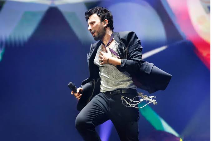 Sadece 400 kişinin izleyeceği, iki gecelik konaklama ve kahvaltı dahil konser ücretinin 500 bin TL olduğu belirtiliyor.