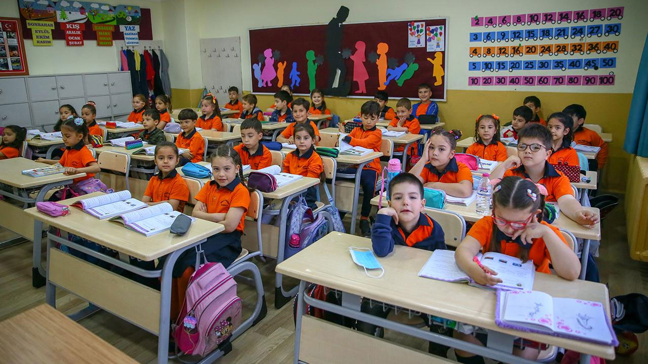 MEB'in yeni yönetmeliği yayımlandı! Okullarda kurallar sil baştan