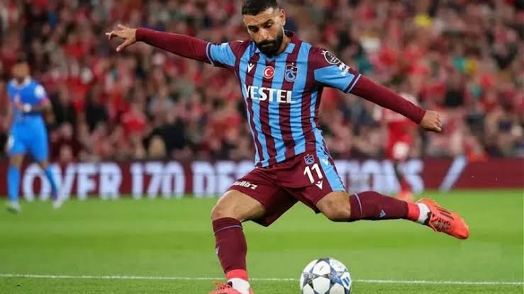 Sanırım başkanın hırsı ve kulüpte inşa etmeye çalıştığı şey beni ikna etti. Çünkü Liverpool'da insanların beni sevdiği ve bana her zaman büyük bir sevgi ve saygı gösterdiği bir ortamdan geliyorum. Dokuz yıl boyunca oradaydım. Başkanın göreceğim sevgiyle ilgili söylediklerinden sonra "Bunu görmeyi gerçekten çok isterim." diye düşündüm. 