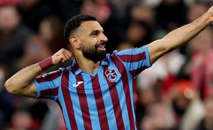 Şehirdeki en güzel yerleri araştırdım. (Gülerek) Liverpool ve Fiorentina gibi futbolun çok güçlü bir kültüre sahip olduğu kulüplerde oynadım. Futbola tutkuyla bağlı insanların olduğu bir şehirde bulunmanın, başkentte ya da başka bir yerde olmaktan farklı olduğunu biliyorum. 