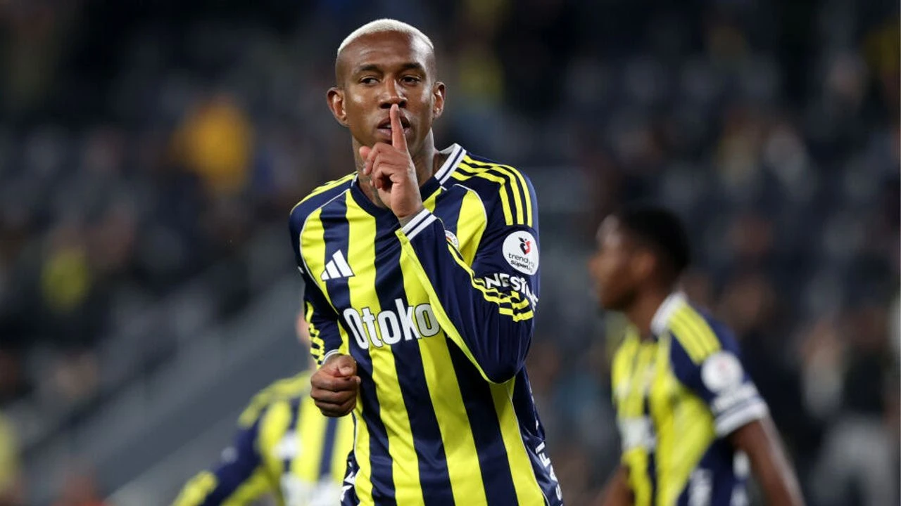 Süper Lig ekiplerinden Fenerbahçe'de yabancı kontenjanı nedeniyle ayrılık ihtimali gündeme gelen Anderson Talisca için Brezilya'dan dikkat çeken bir iddia geldi.