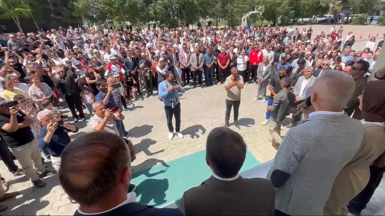 Tayt giydiği görüntüler sonrası görevden alınmıştı! Vali Çiçekli böyle uğurlandı