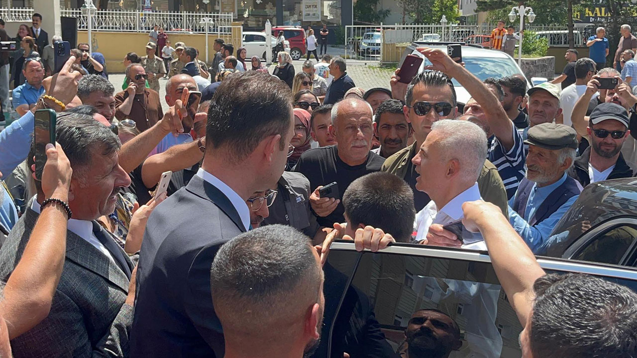Tayt giydiği görüntüler sonrası görevden alınmıştı! Vali Çiçekli böyle uğurlandı