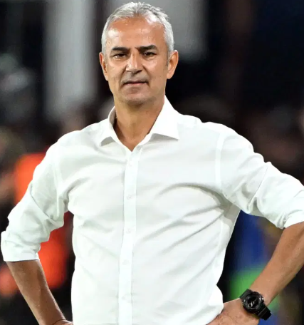 Fenerbahçe, İsmail Kartal’ın görevine devam edeceğini duyurdu.