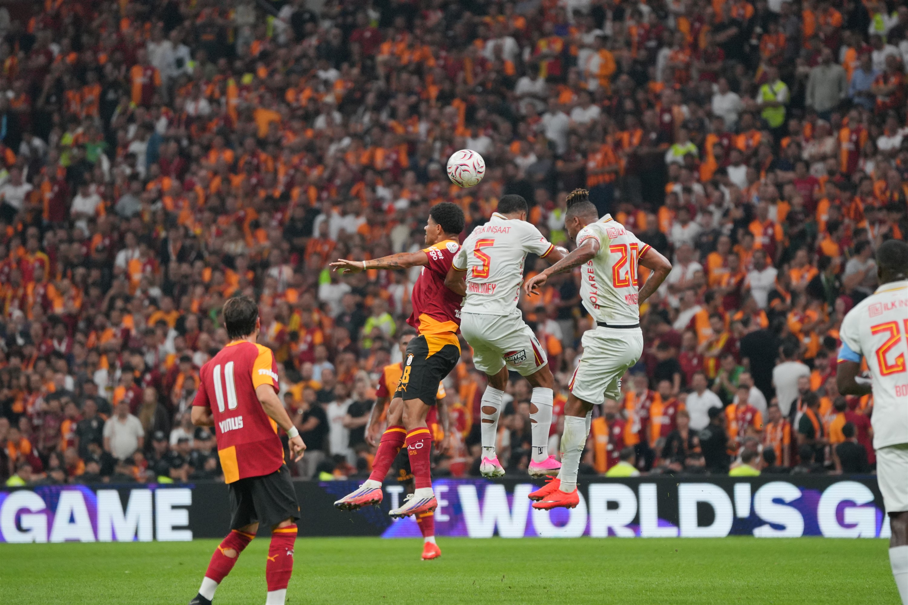 Galatasaray, Göztepe'yi geriden gelerek mağlup etti!