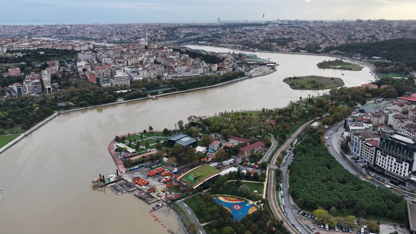 Selin ardından Haliç'in rengi değişti!