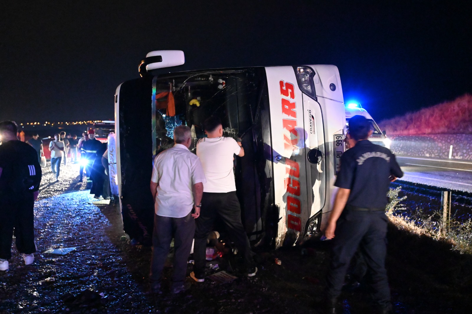 Kırıkkale’de yolcu otobüsü devrildi: 40 kişi yaralandı!