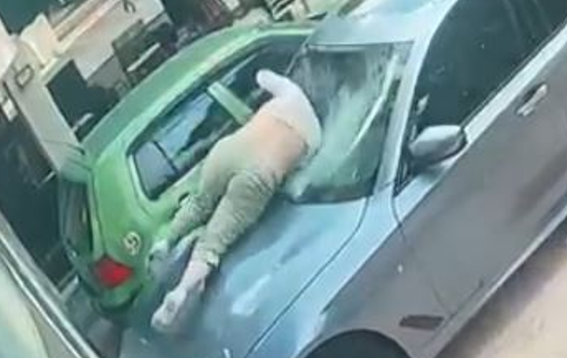 Otelin 6'ncı katından otomobilin üzerine düşen kadın ağır yaralandı