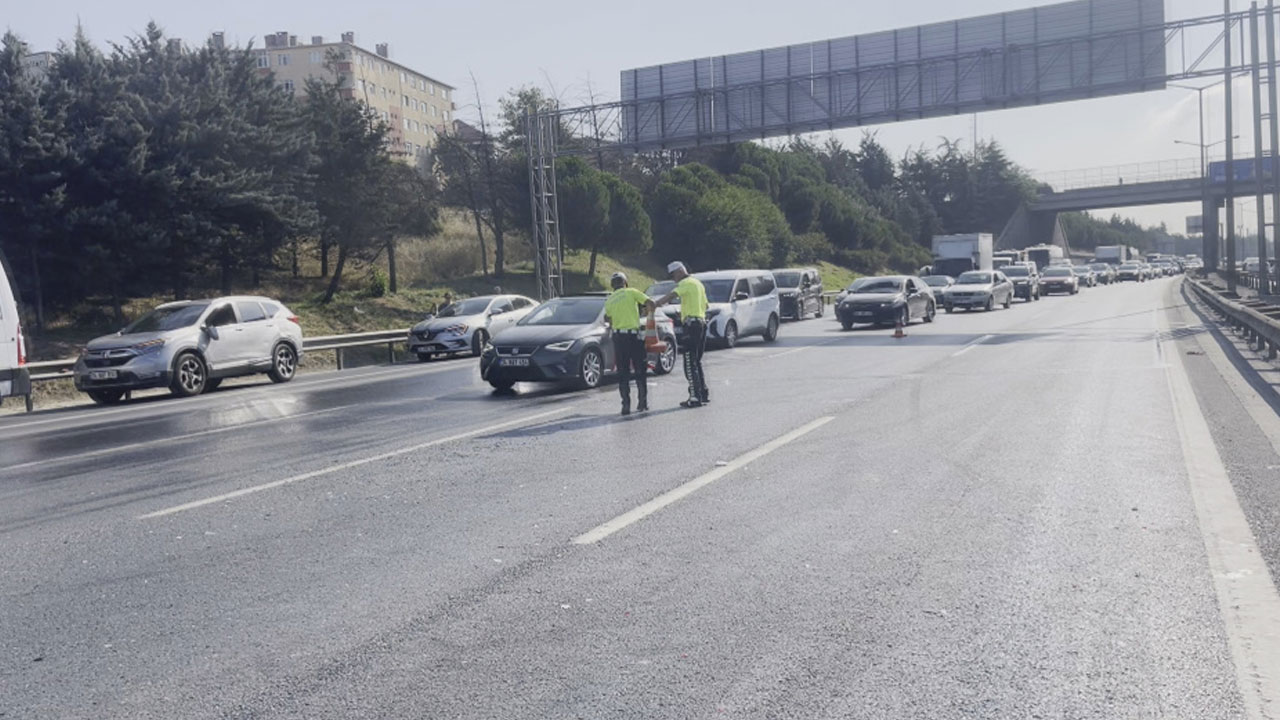 Sultangazi'de zincirleme kaza! 10 araç birbirine girdi