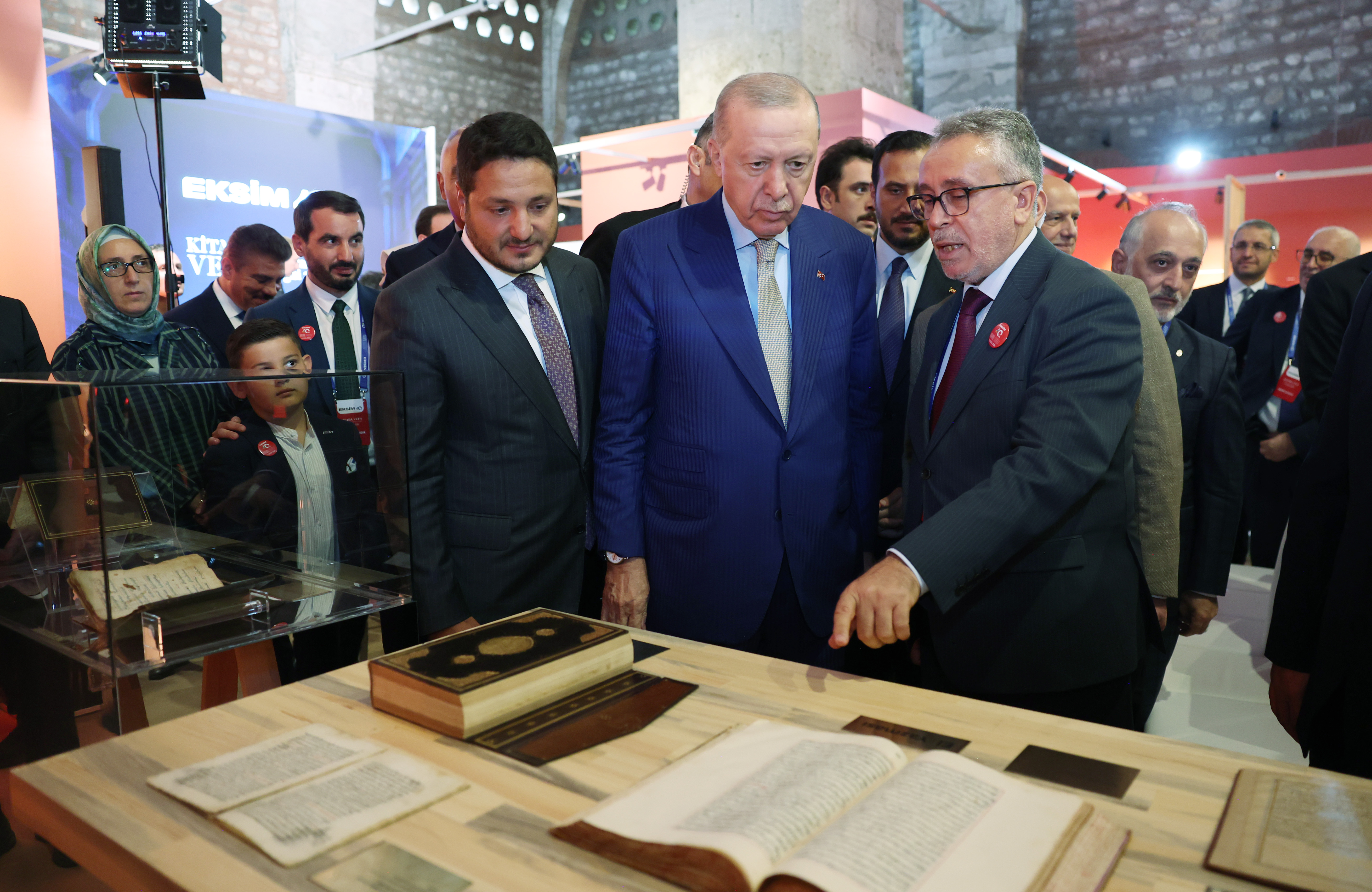 Cumhurbaşkanı Erdoğan: En utanç verici kitap katliamları, milli iradenin ve demokrasinin askıya alındığı darbe dönemlerinde yaşanmıştır