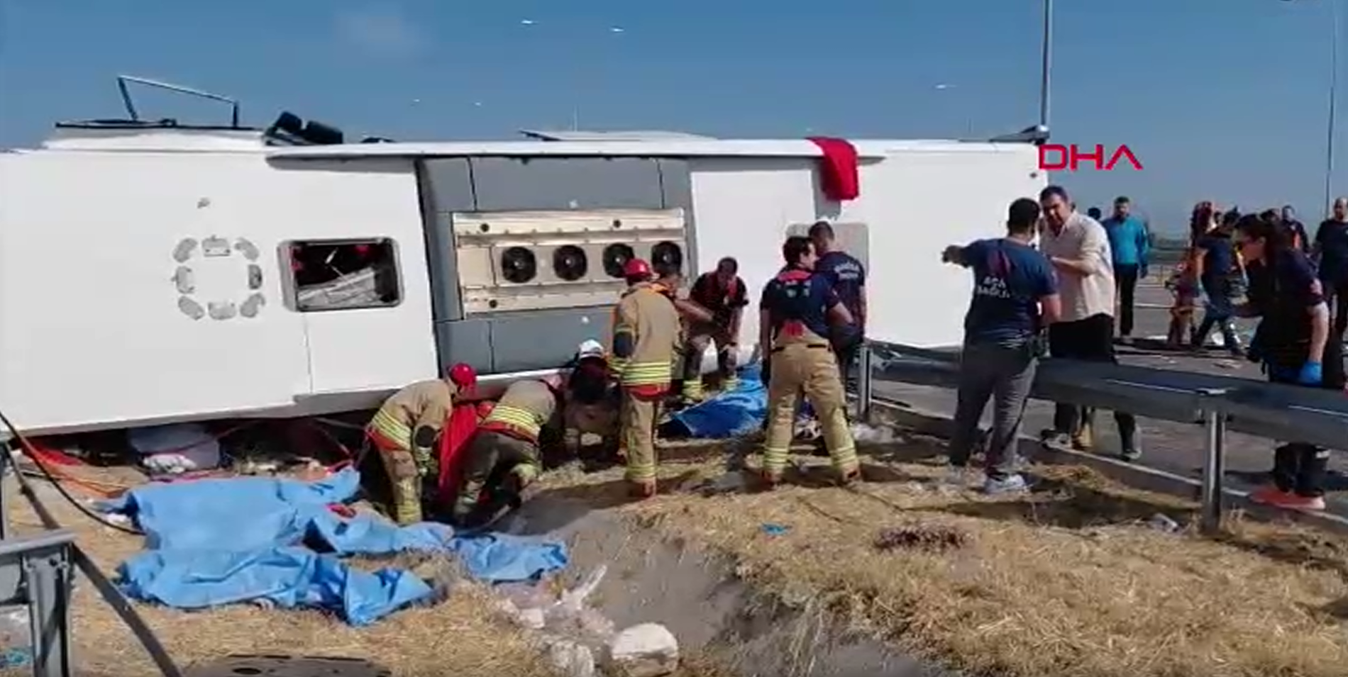 Manisa'da korkunç kaza 11 kişi öldü çok sayıda yaralı var!