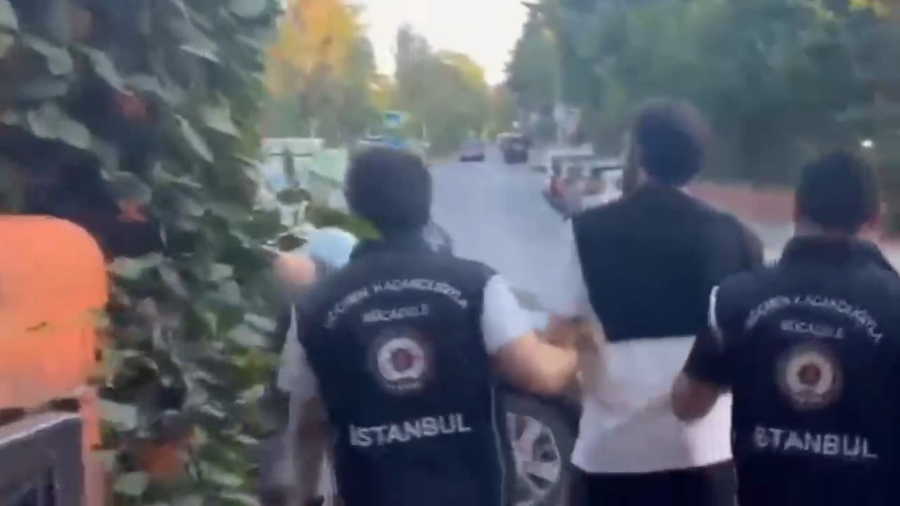 İstanbul merkezli 13 ilde sahte belgelerle vatandaşlık operasyonu: 73 gözaltı