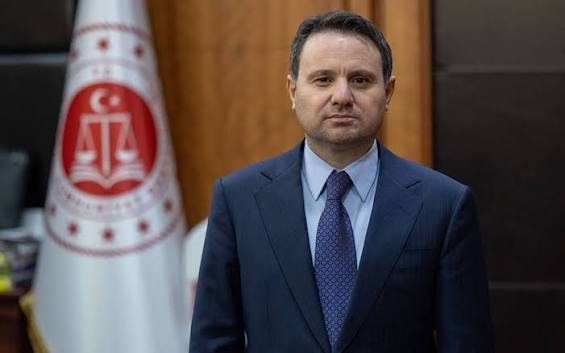 Bakan Gürlek: Villalar, araçlar hak sahiplerinin alacaklarının karşılanmasında kullanılacak